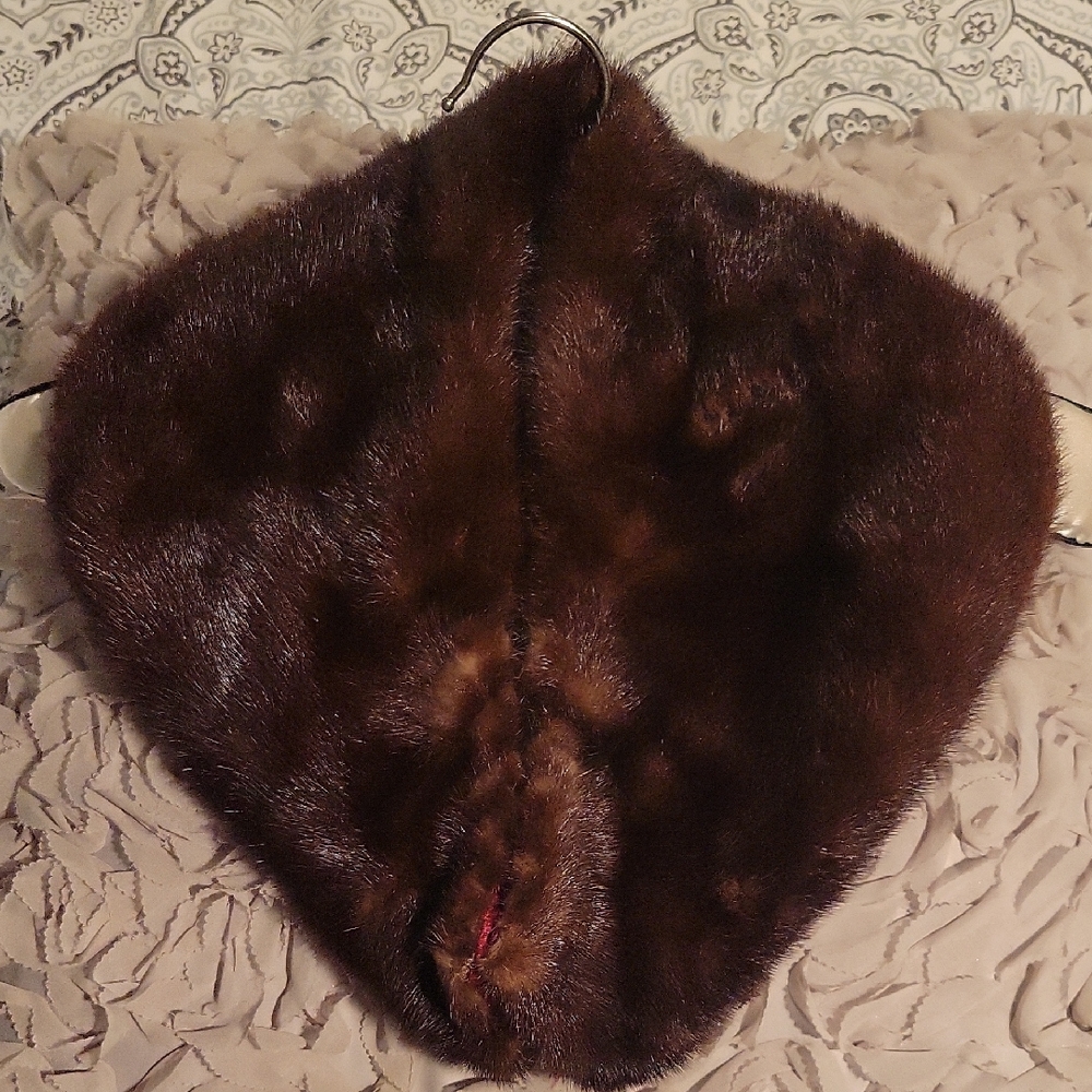 Luxurious Vintage Brown Fur Collar